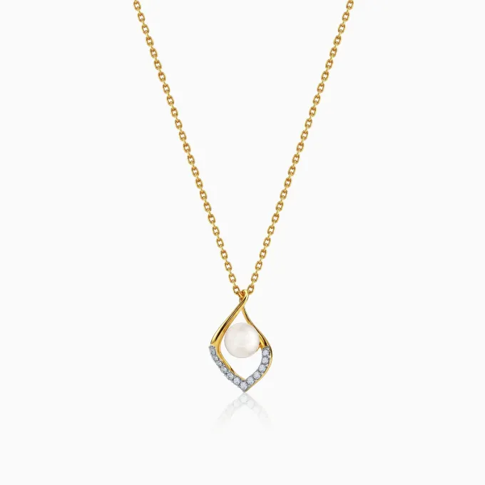 Anushka Sharma Gold Centre of Grace Lab Grown Diamond Pendant