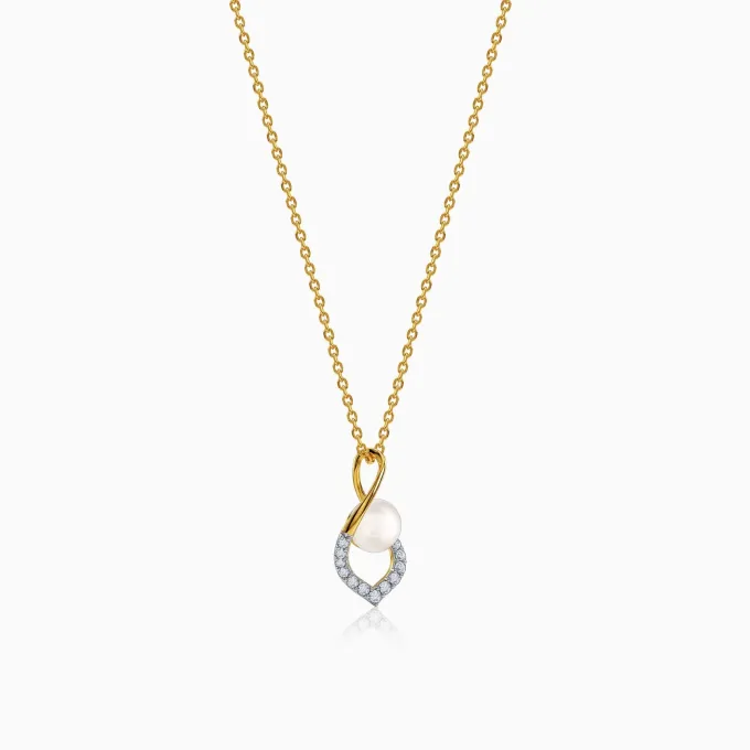 Anushka Sharma Gold Centre of Grace Lab Grown Diamond Pendant