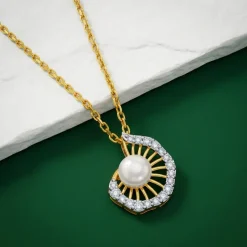 Anushka Sharma Gold Ocaso Lab Grown Diamond Pendant