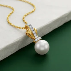 Anushka Sharma Gold Preziosa Lab Grown Diamond Pendant