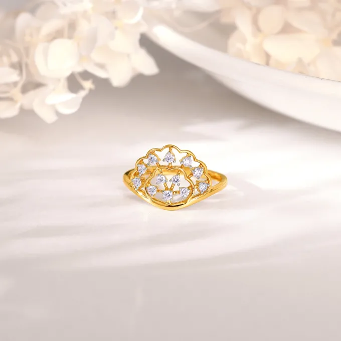 Gold Fanfare Diamond Ring
