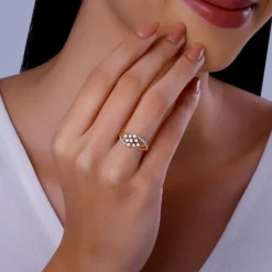 Gold Graceful Wave Diamond Ring