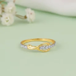 Gold Regal Rise Lab Grown Diamond Ring