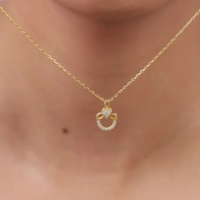 Golden Adoring Floral Pendant With Link Chain