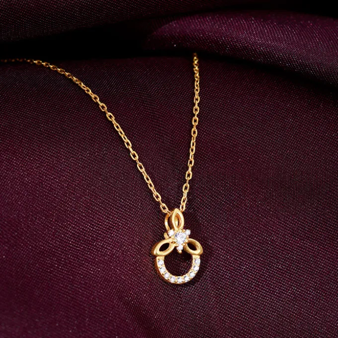 Golden Adoring Floral Pendant With Link Chain