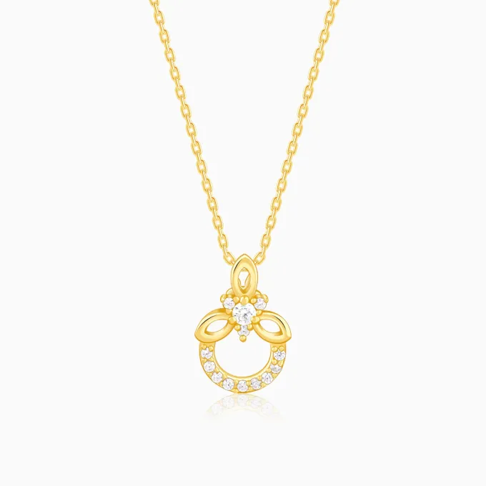 Golden Adoring Floral Pendant With Link Chain