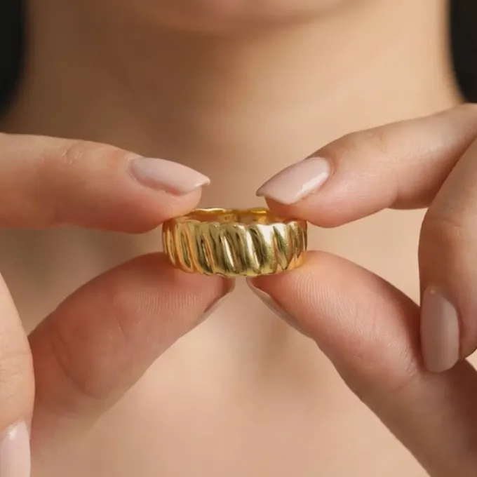 Golden Aura Rays Ring (Size 12)
