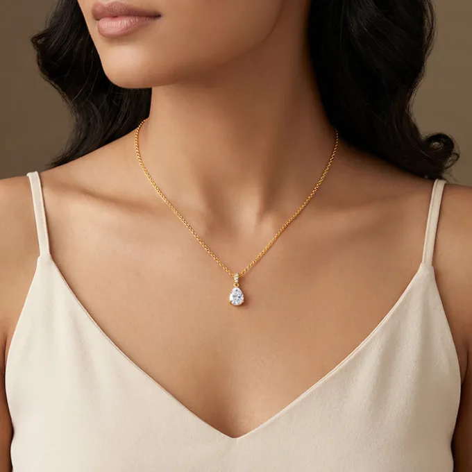 Golden Aurelia Lumina Pendant With Link Chain