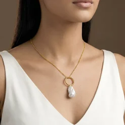 Golden Ava Pearl Pendant With Link Chain