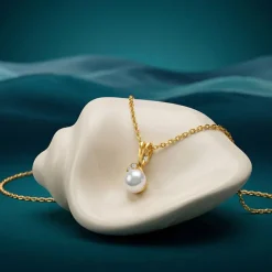 Golden Constance Flora Pearl Pendant with Link Chain