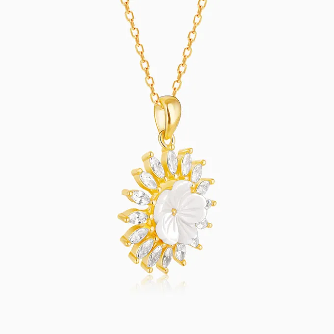 Golden Daisy Affair Pendant with Link Chain