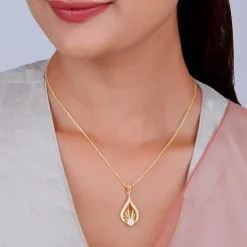 Golden Glint Pendant With Link Chain