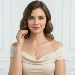 Golden Glint Pendant With Link Chain
