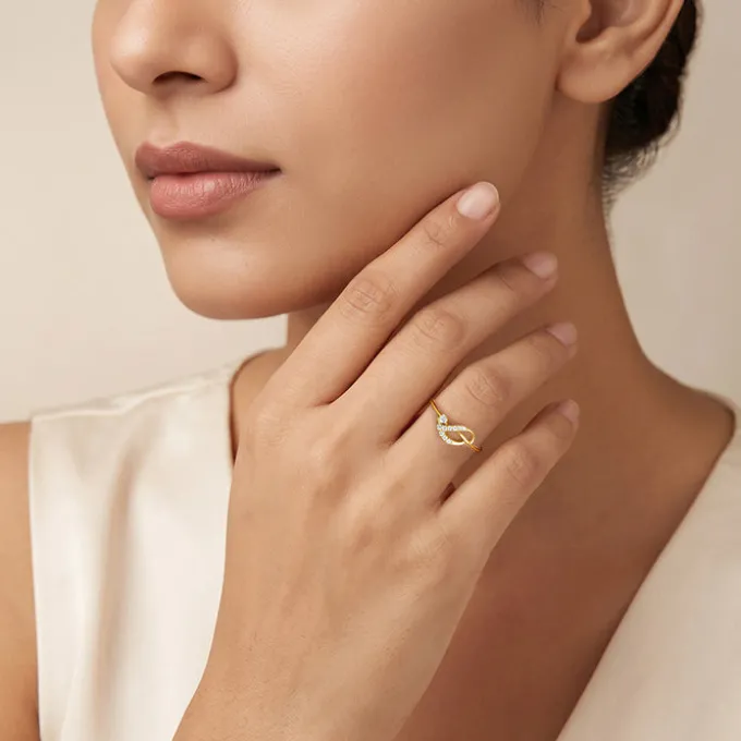 Golden Knotted Leaf Ring (Size 12)