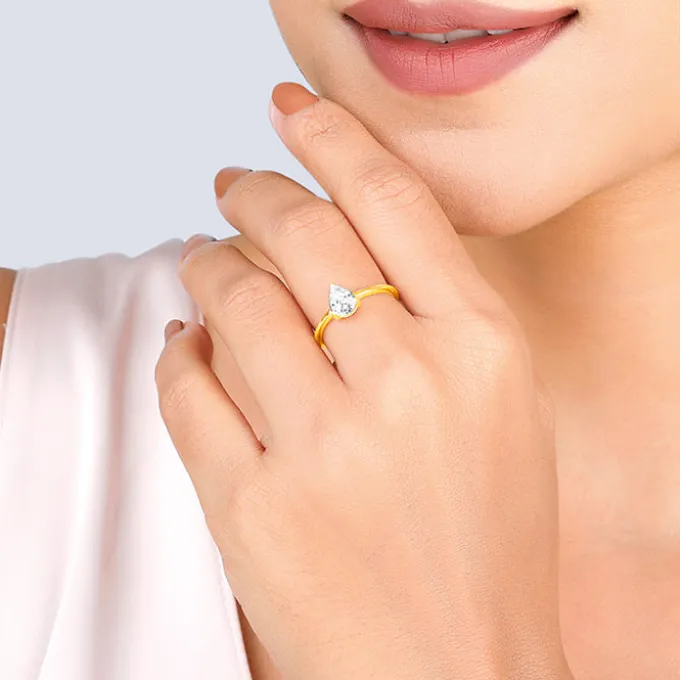 Golden Simple Zirconia Ring