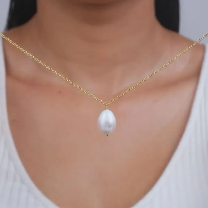 Golden Zooey Pearl Necklace