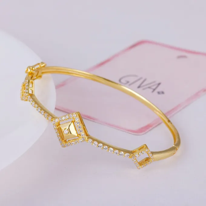 Kriti Sanon Golden Square Prism Signature Bracelet