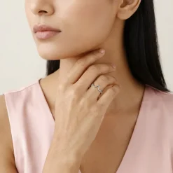 Kriti Sanon Silver Classic Wave Ring