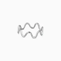 Kriti Sanon Silver Classic Wave Ring