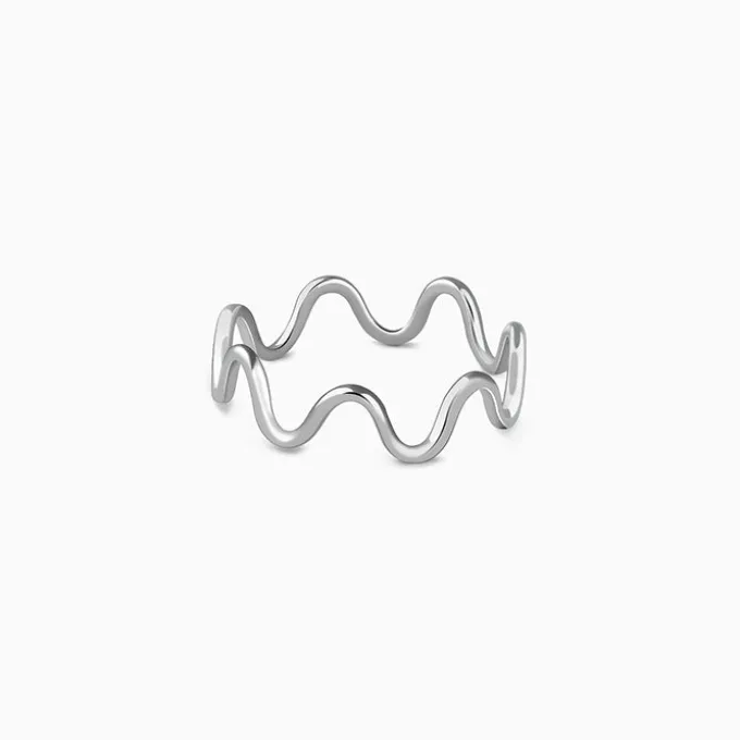 Kriti Sanon Silver Classic Wave Ring