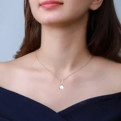 Kriti Sanon Silver Loop Pearl Pendant With Link Chain