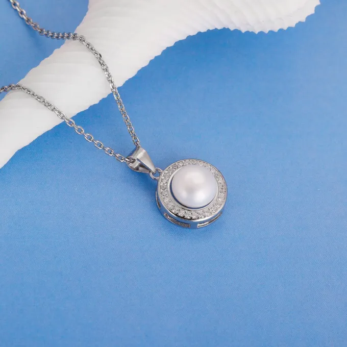 Kriti Sanon Silver Pearl Pendant with Link Chain