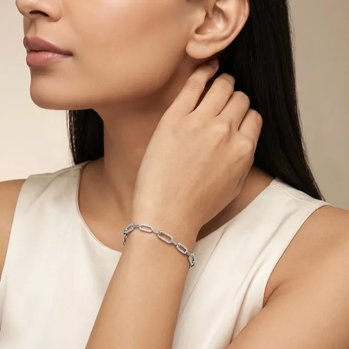 Kriti Sanon Silver Toned Paperclip Link Bracelet