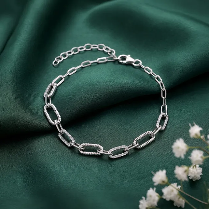 Kriti Sanon Silver Toned Paperclip Link Bracelet