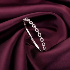 Kriti Sanon Silver Zircon Whirl Bracelet