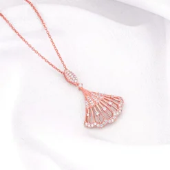 Rose Gold Seashell Pendant With Link Chain