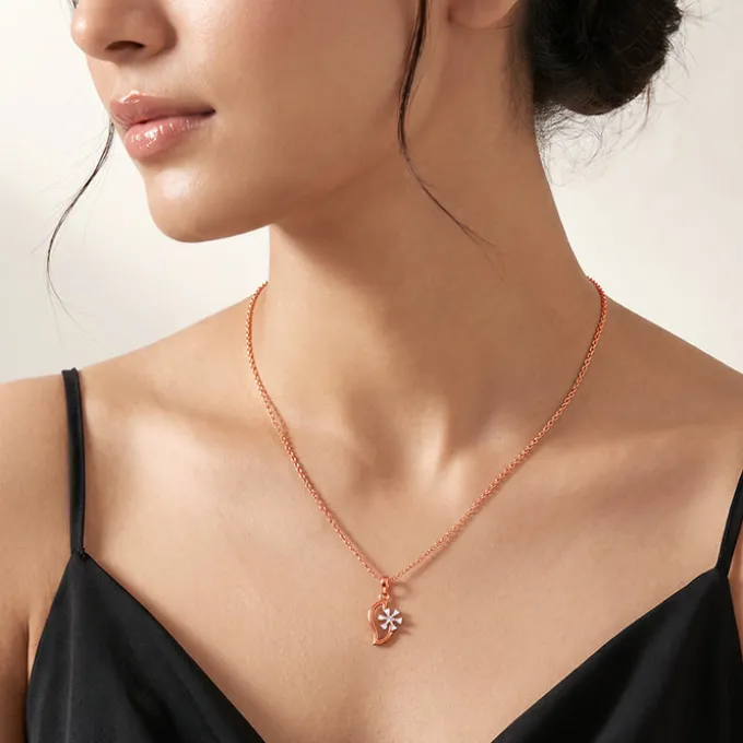 Rose Gold Snowflakes Pendant With Link Chain