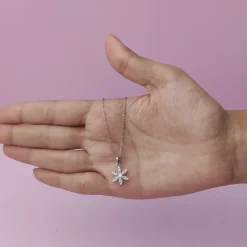 Silver Flowery Snowflake Pendant With Link Chain
