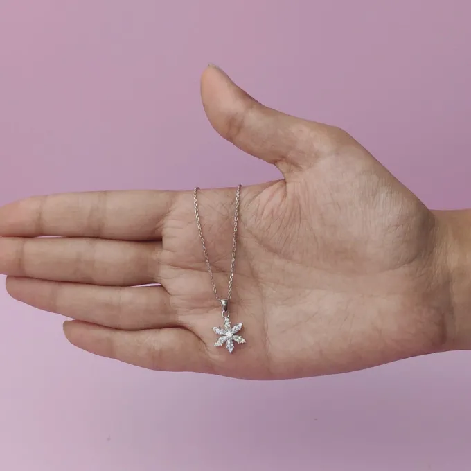 Silver Flowery Snowflake Pendant With Link Chain