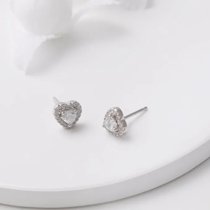 Silver Heart Takes Over Set