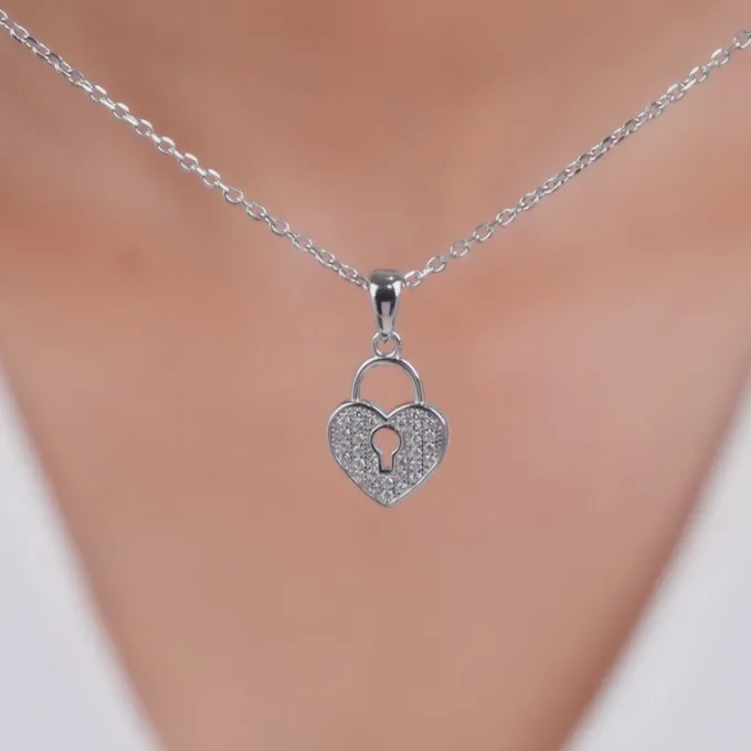 Silver Lovely Key Pendant With Link Chain