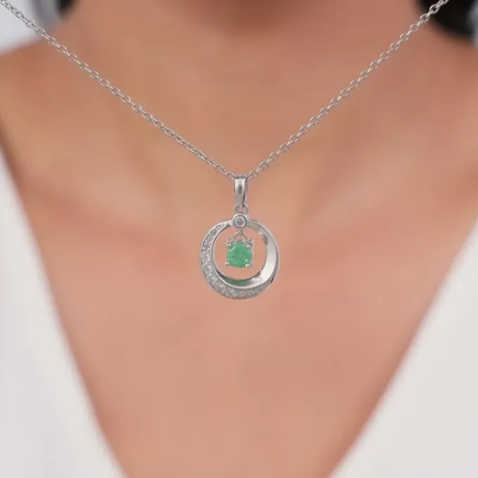 Silver Prettified Pendant With Link Chain