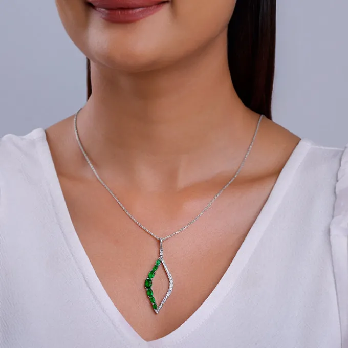 Silver Remarkable Pendant With Link Chain