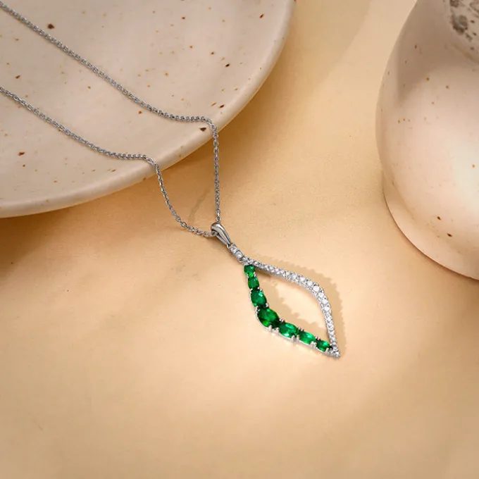 Silver Remarkable Pendant With Link Chain