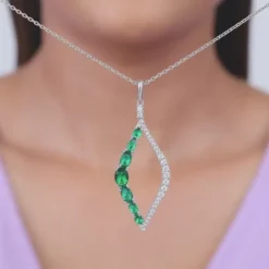 Silver Remarkable Pendant With Link Chain