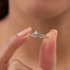 Silver Sparkling V Ring
