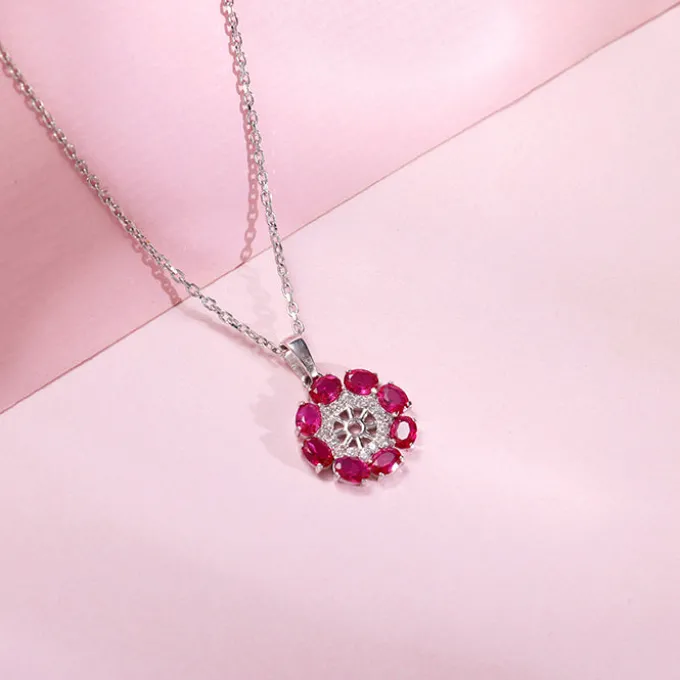 Silver Stunning Floret Pendant With Link Chain