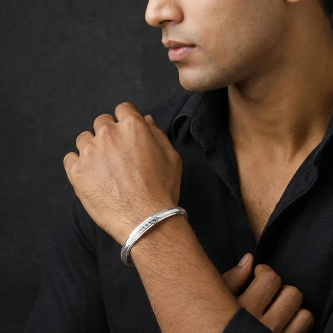Silver Yash Kada For Him (Size 7.13)