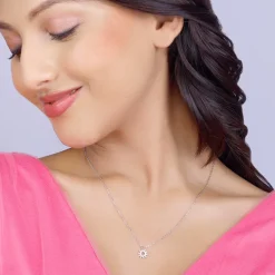 Sliver Sparkling Floral Pendant With Link Chain